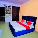 Happy Inn - Near Saket Metro
