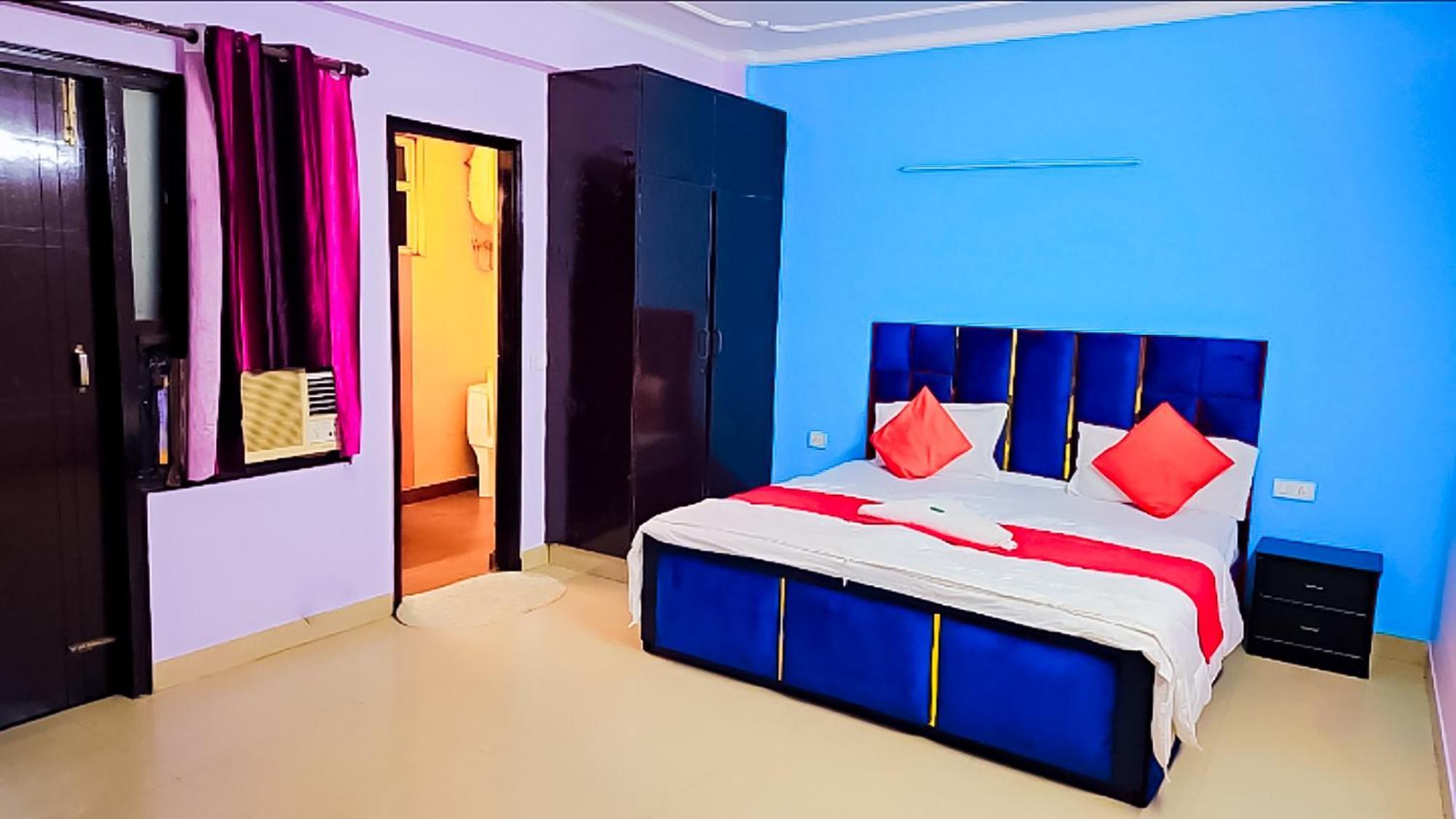 Couette-café Happy - Near Saket Metro New Delhi