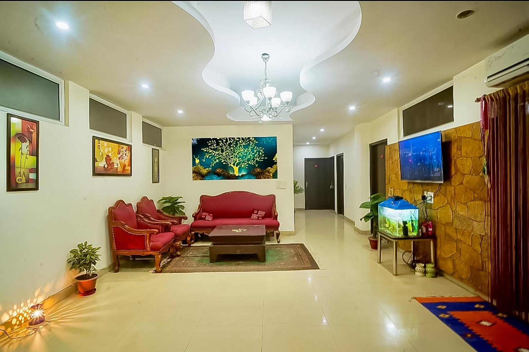 Couette-café Happy - Near Saket Metro